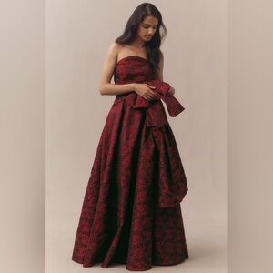 MAC DUGGAL
Strapless Bow Gown